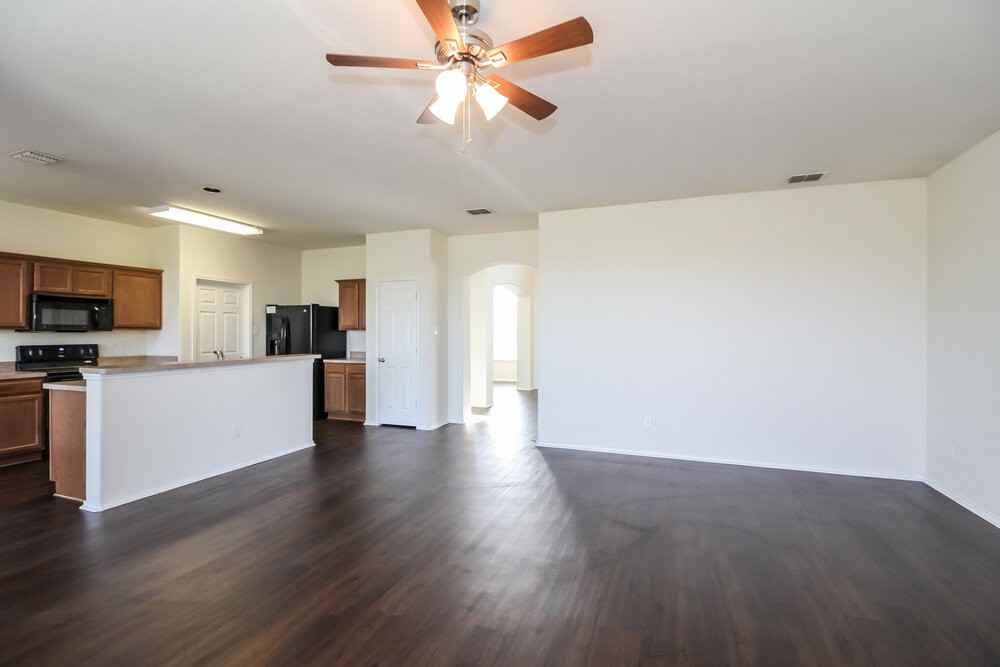 2280 Timber Creek Dr - Photo 4 of 15