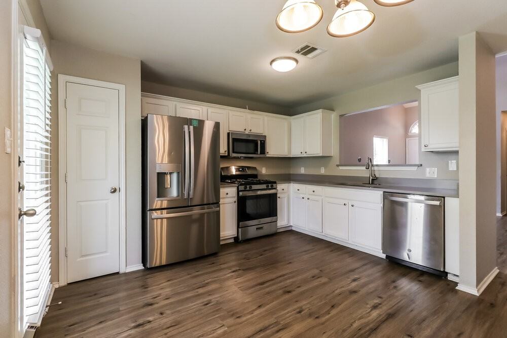 1416 Miss Allisons Way - Photo 7 of 17