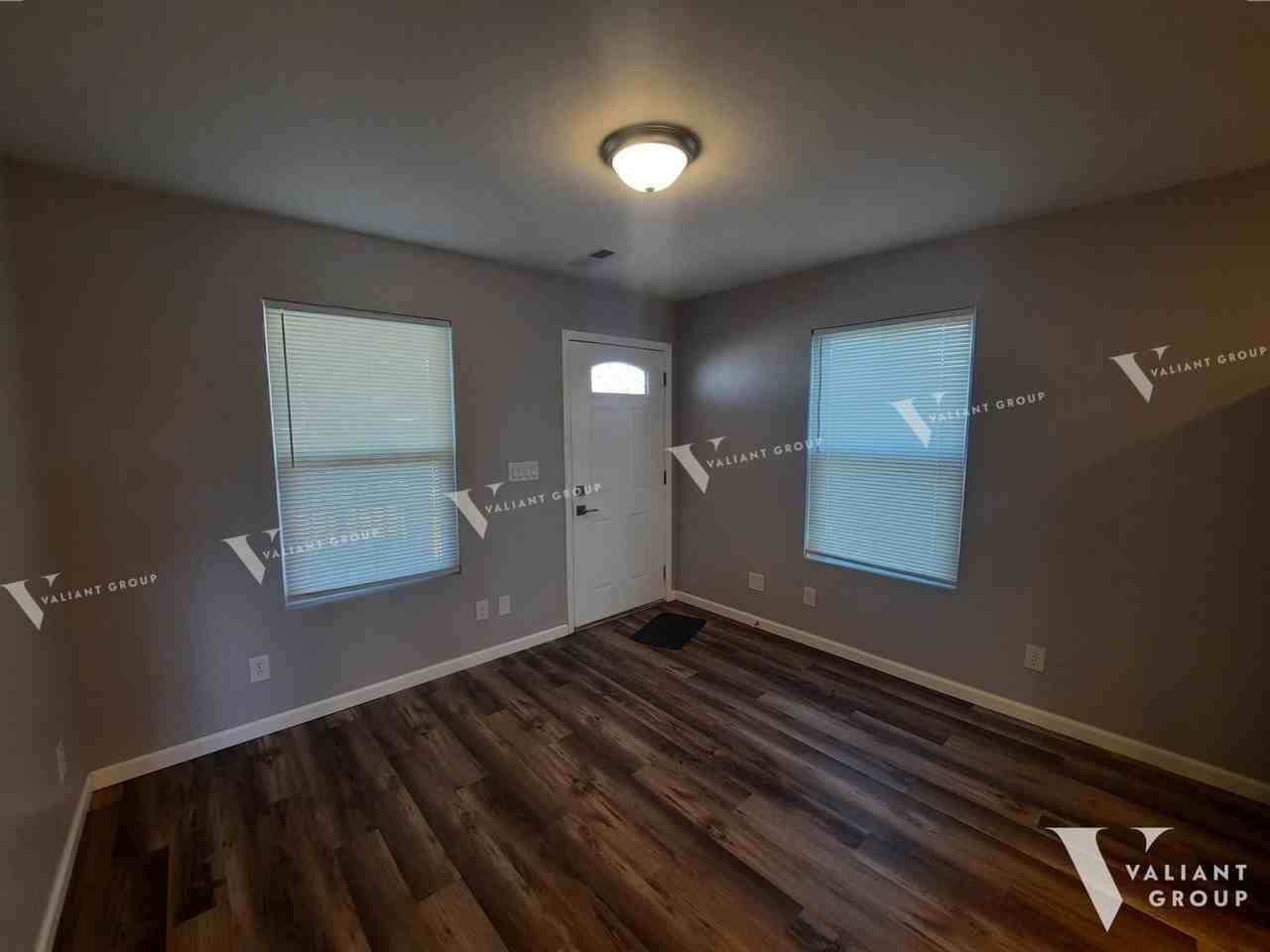 1622 W Chestnut St - Photo 2 of 12