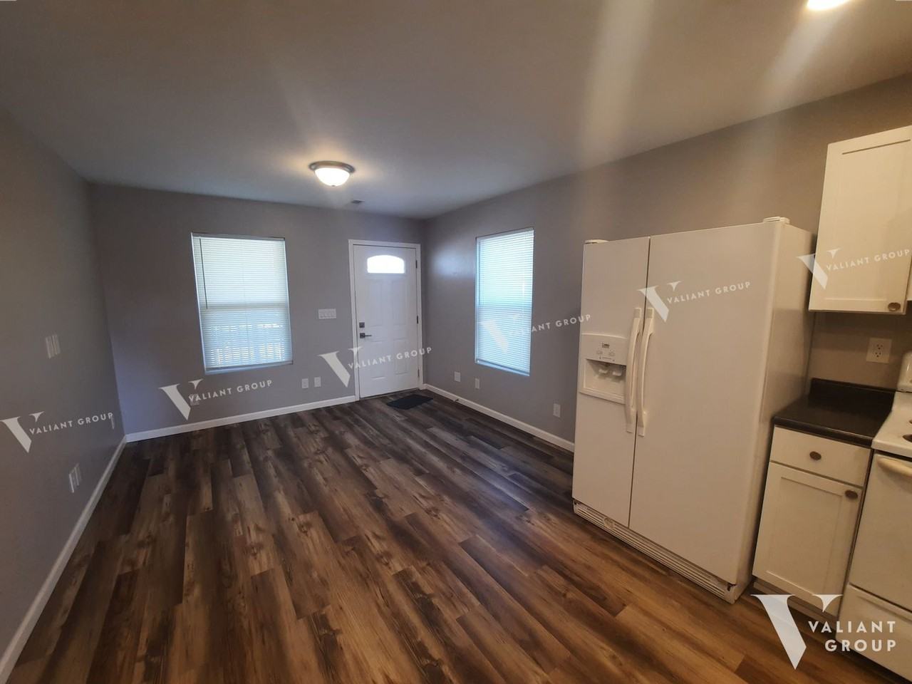 1622 W Chestnut St - Photo 3 of 12