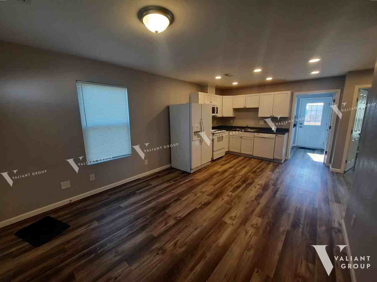 1622 W Chestnut St - Photo 4 of 12