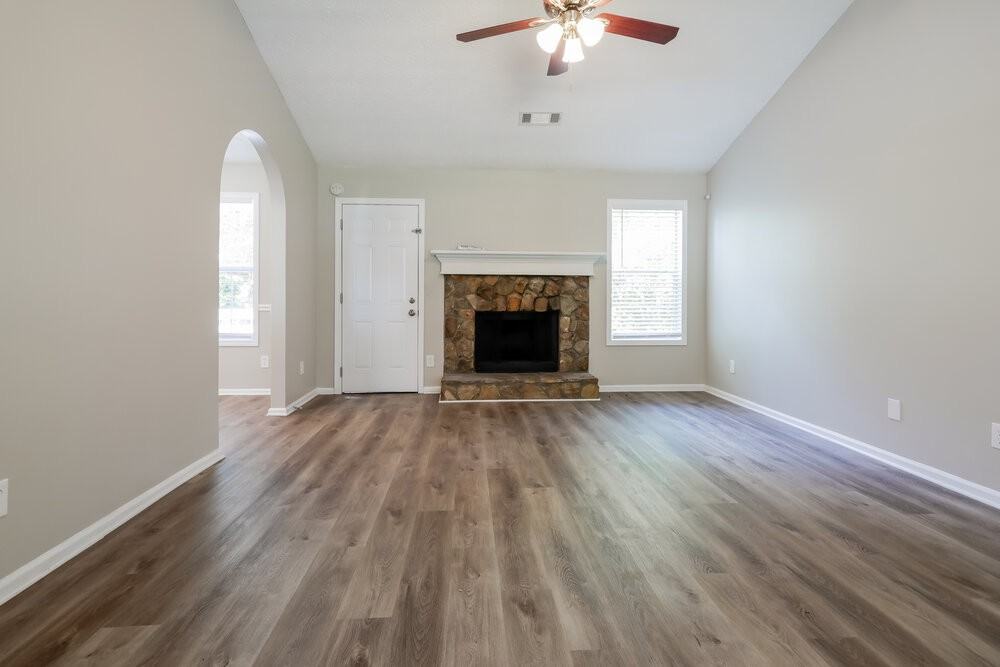 810 Windsor Dr - Photo 4 of 17