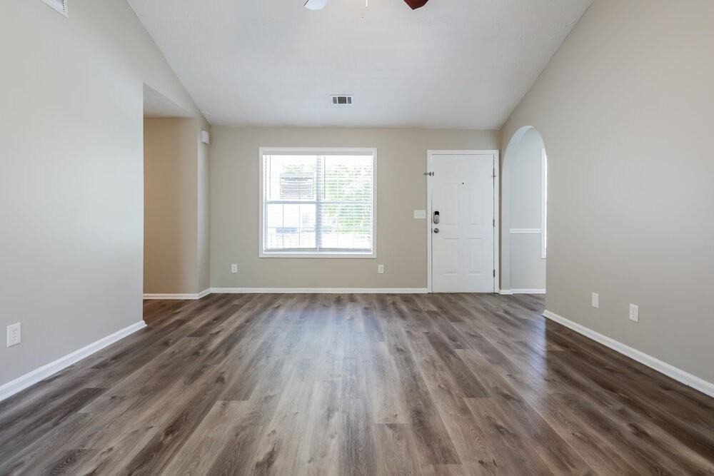 810 Windsor Dr - Photo 5 of 17