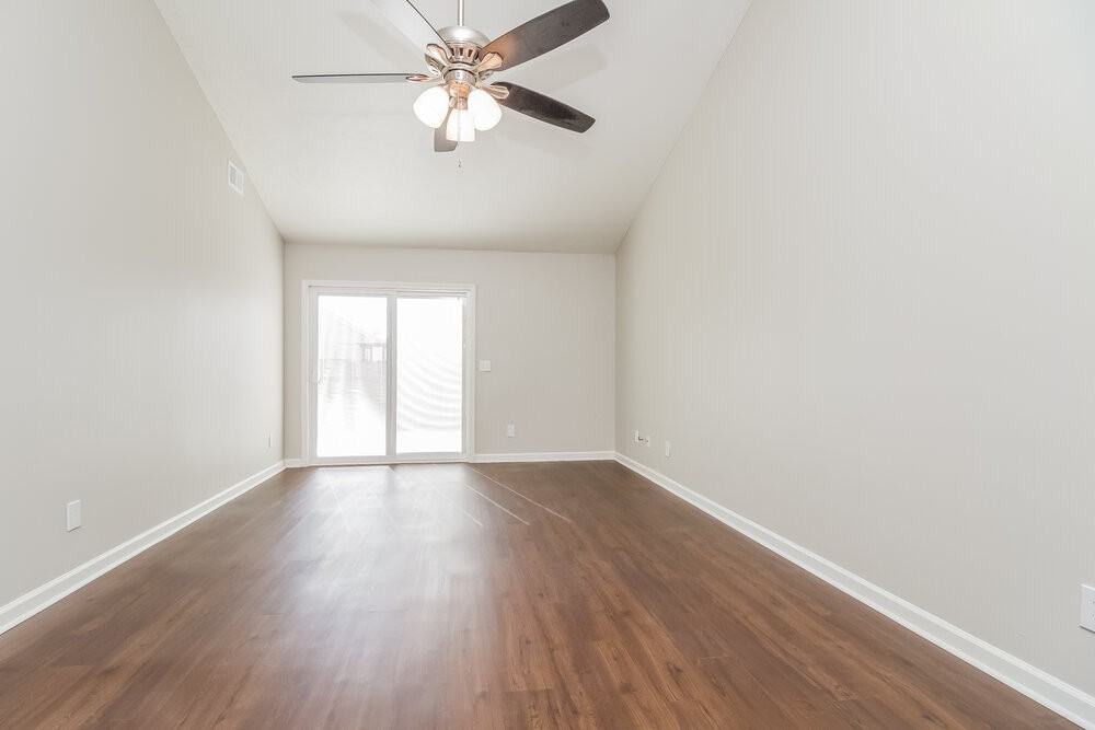 603 Freedom Ct - Photo 3 of 15