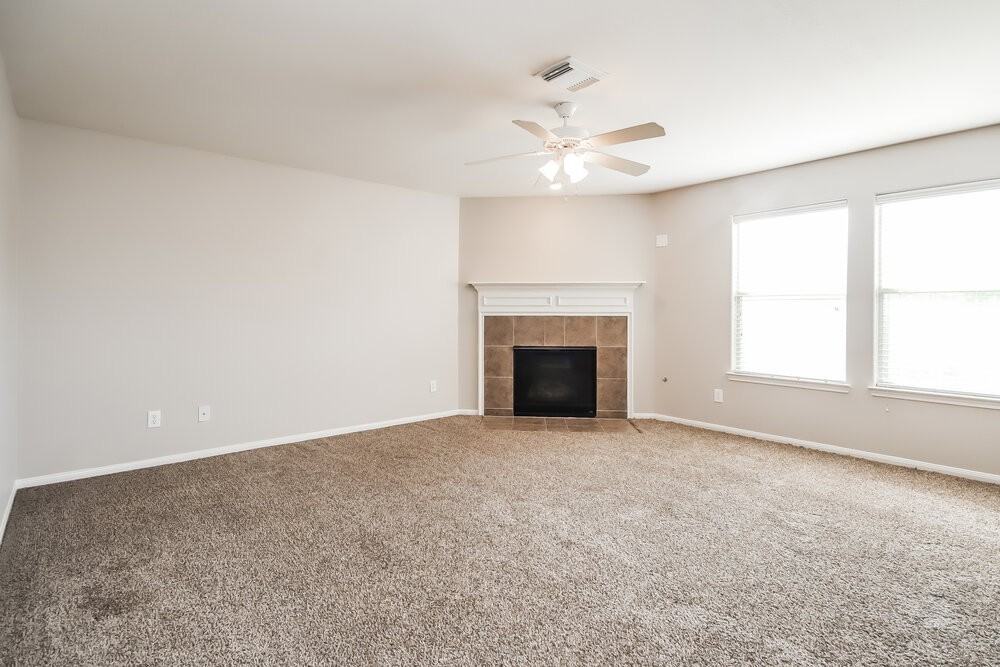 1810 Skipwood Dr - Photo 4 of 17