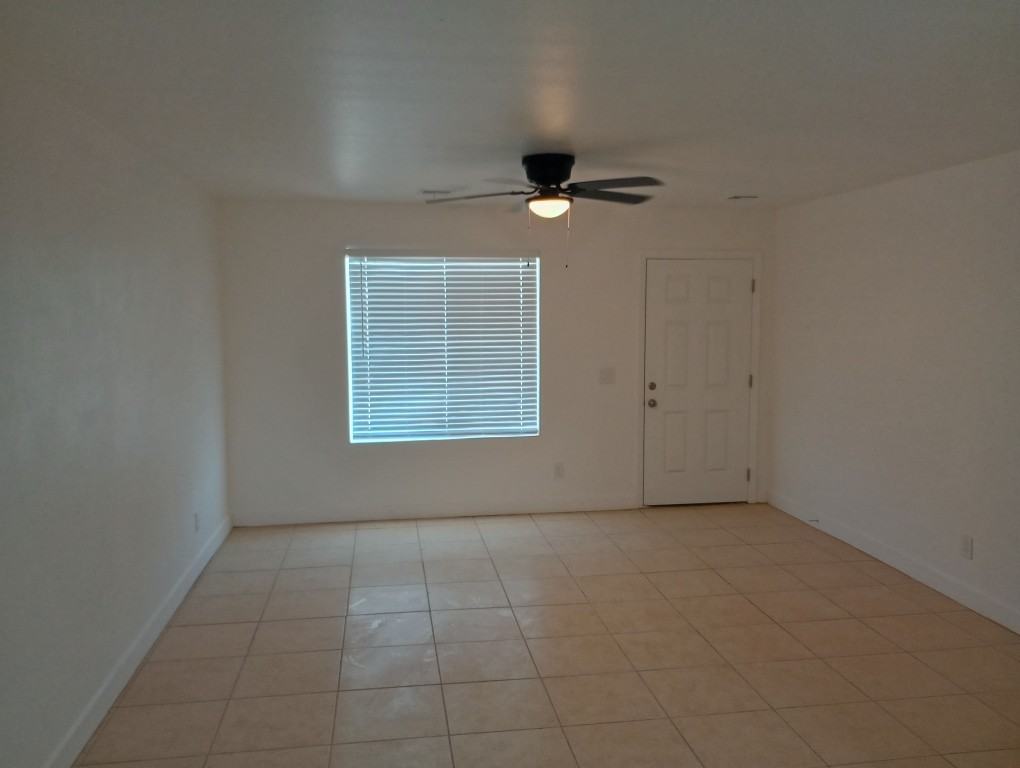 8529 W San Mateo Dr #1 - Photo 4 of 20