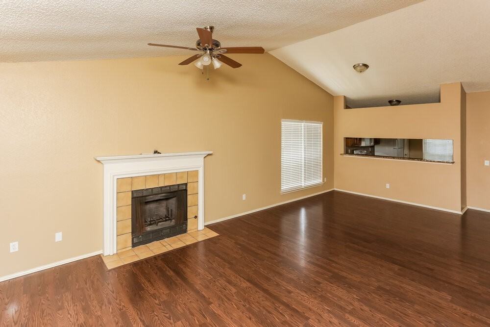 1526 Chapman St - Photo 4 of 25
