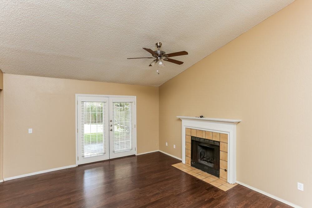 1526 Chapman St - Photo 5 of 25