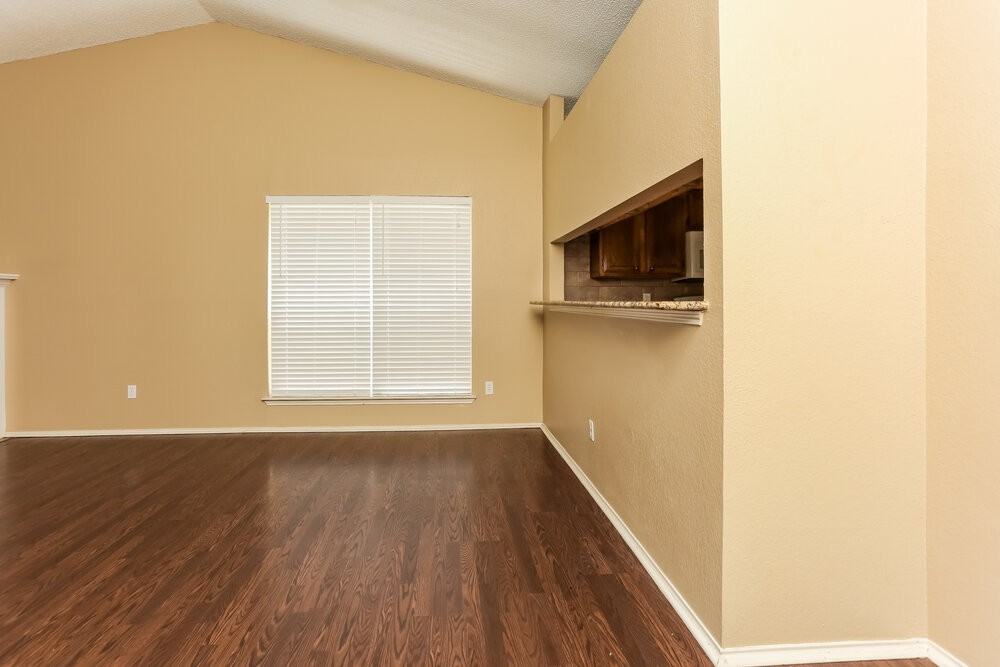 1526 Chapman St - Photo 6 of 25