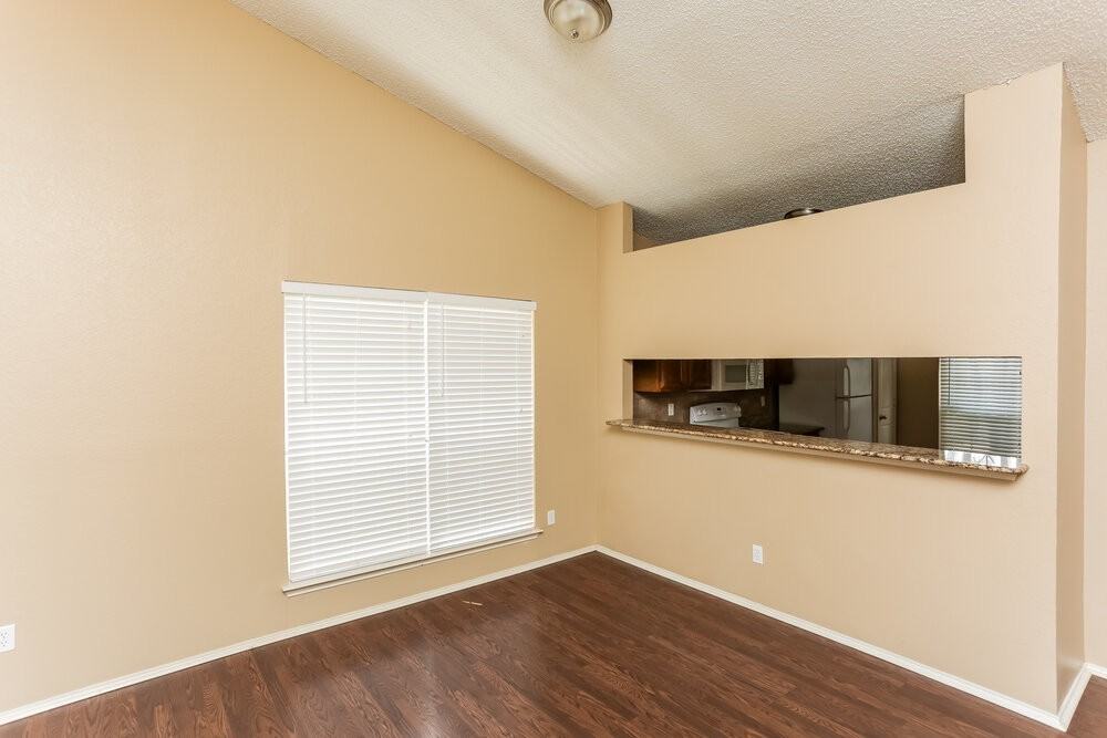1526 Chapman St - Photo 7 of 25