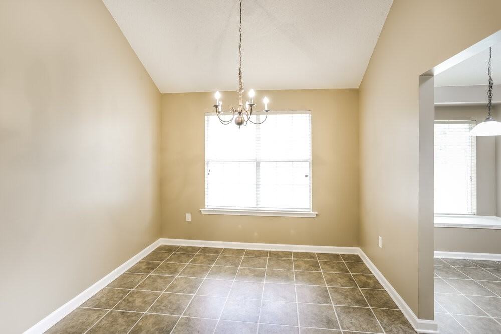 4941 Wemberley Dr - Photo 5 of 16