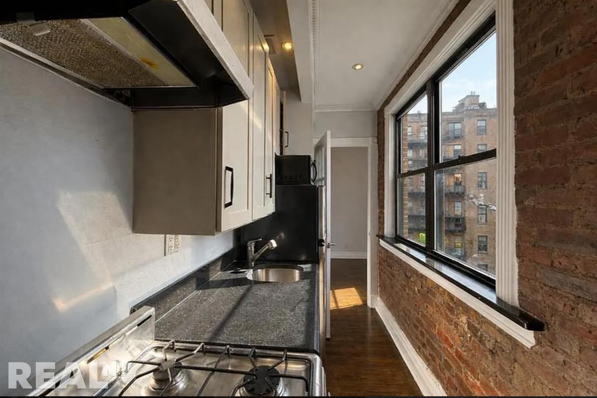 410 E 13th St #6E - Photo 3 of 11