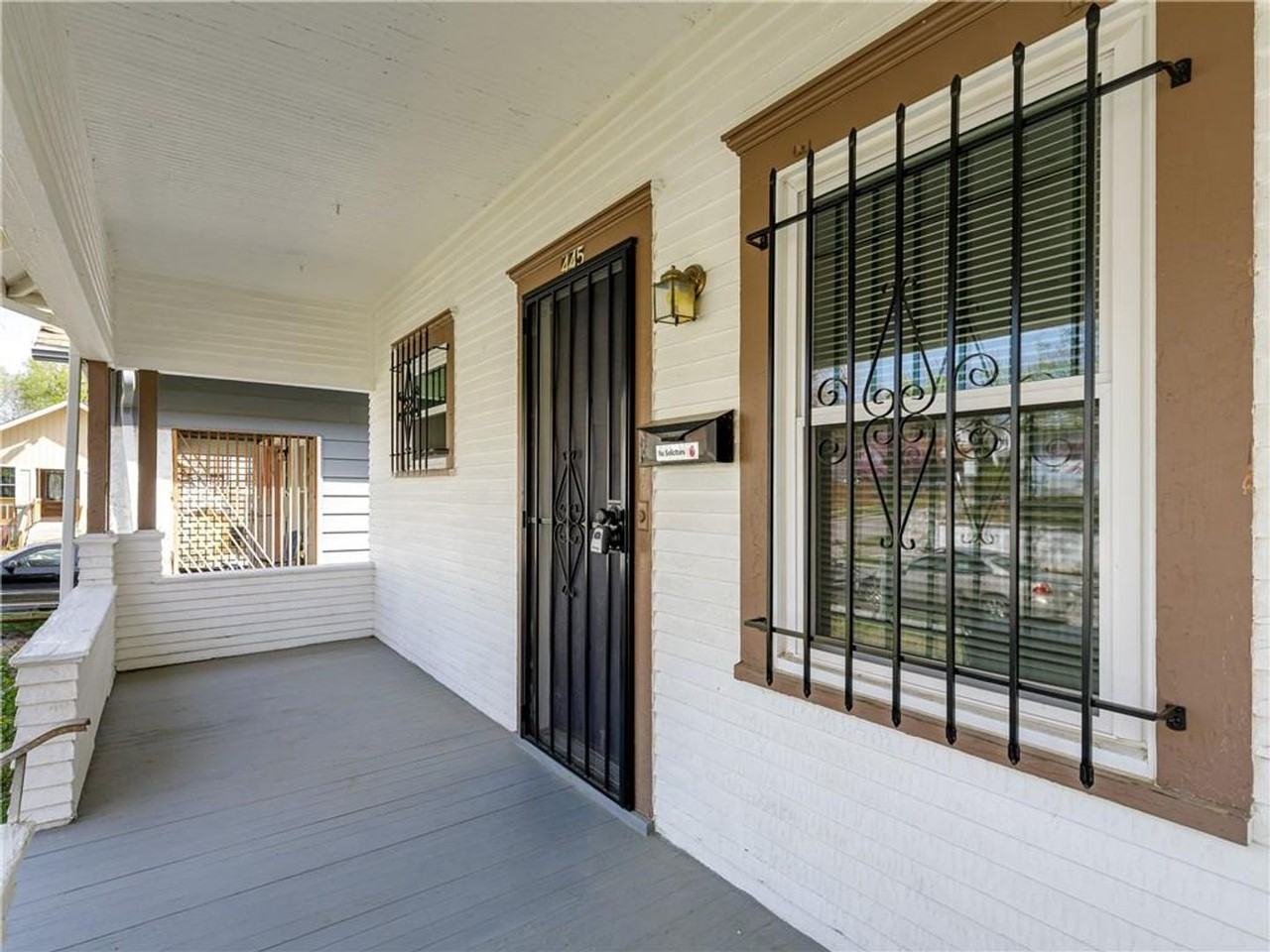 445 N Lawndale Ave - Photo 4 of 31