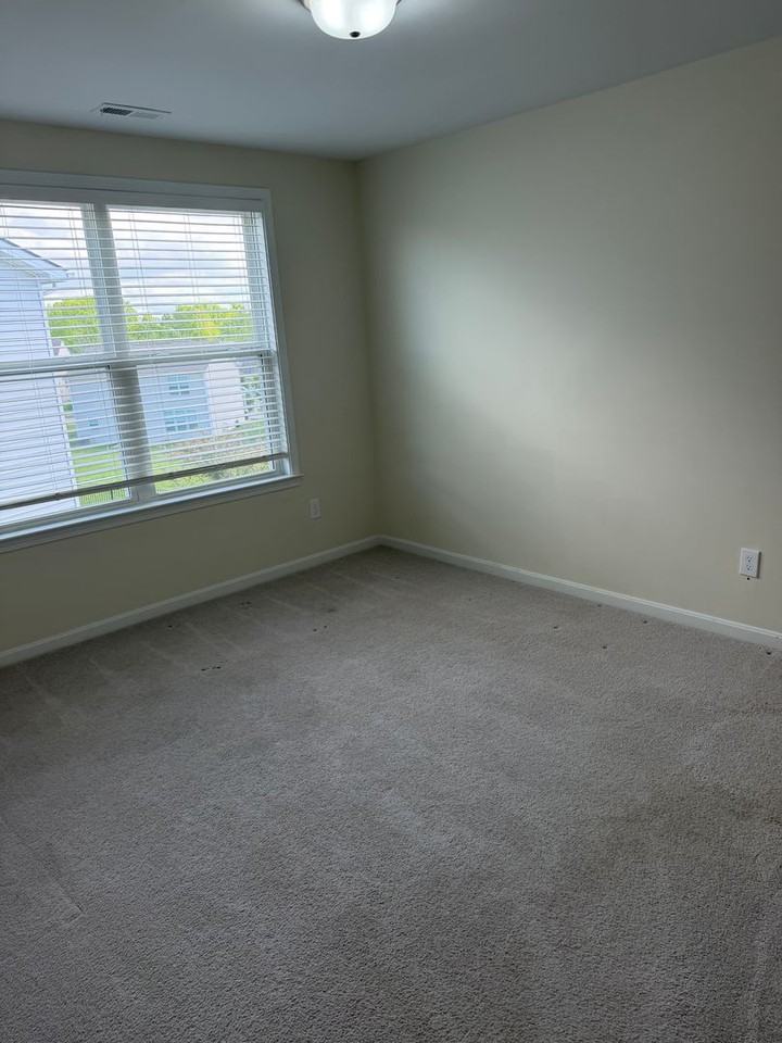 1034 Autumn Crest Ln - Photo 4 of 36