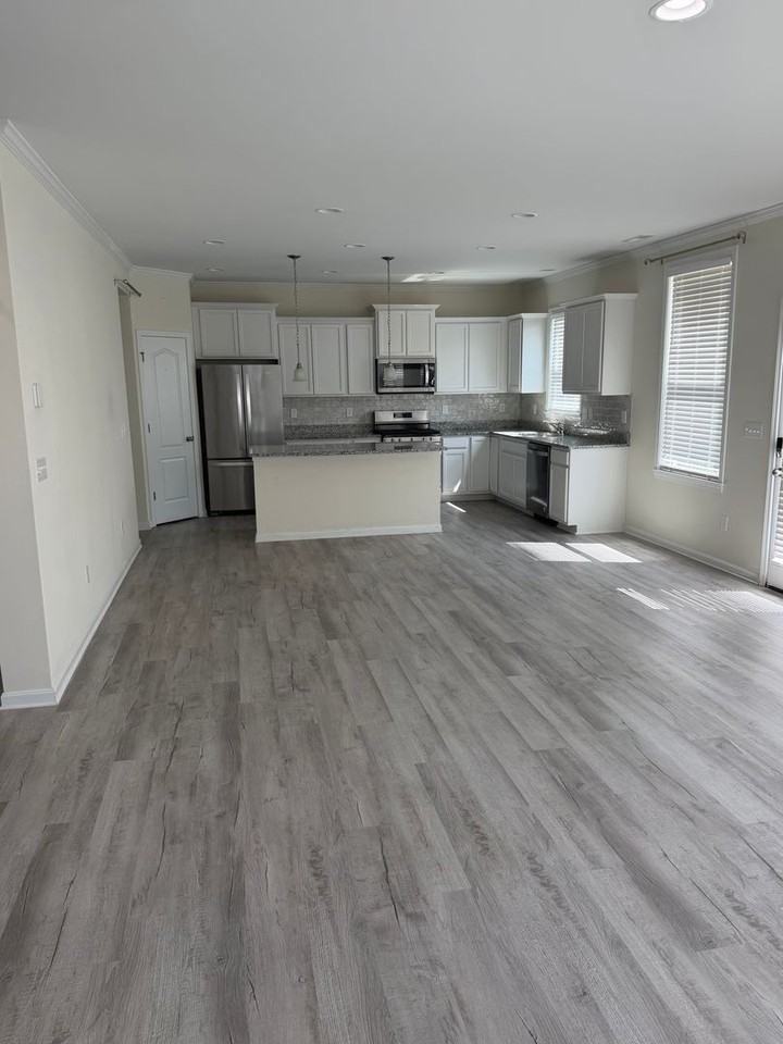 1034 Autumn Crest Ln - Photo 7 of 36