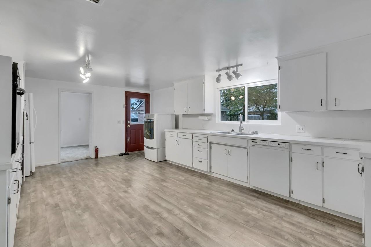 23912 59th Pl W - Photo 7 of 22