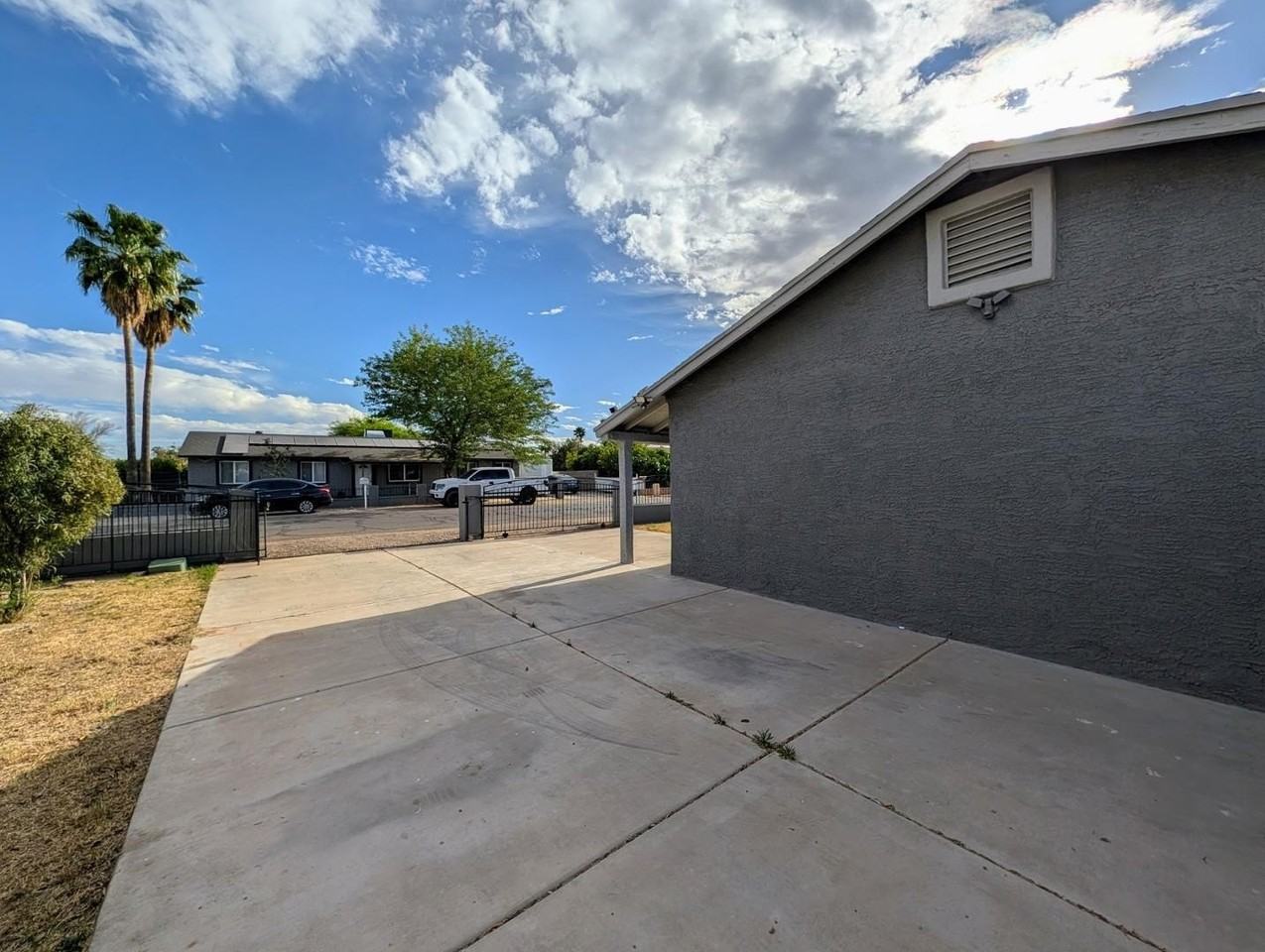 13208 W Tuckey Ln - Photo 5 of 50