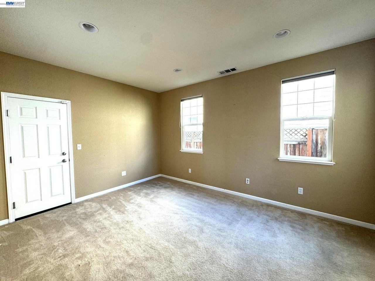 1669 Marina Way - Photo 5 of 37