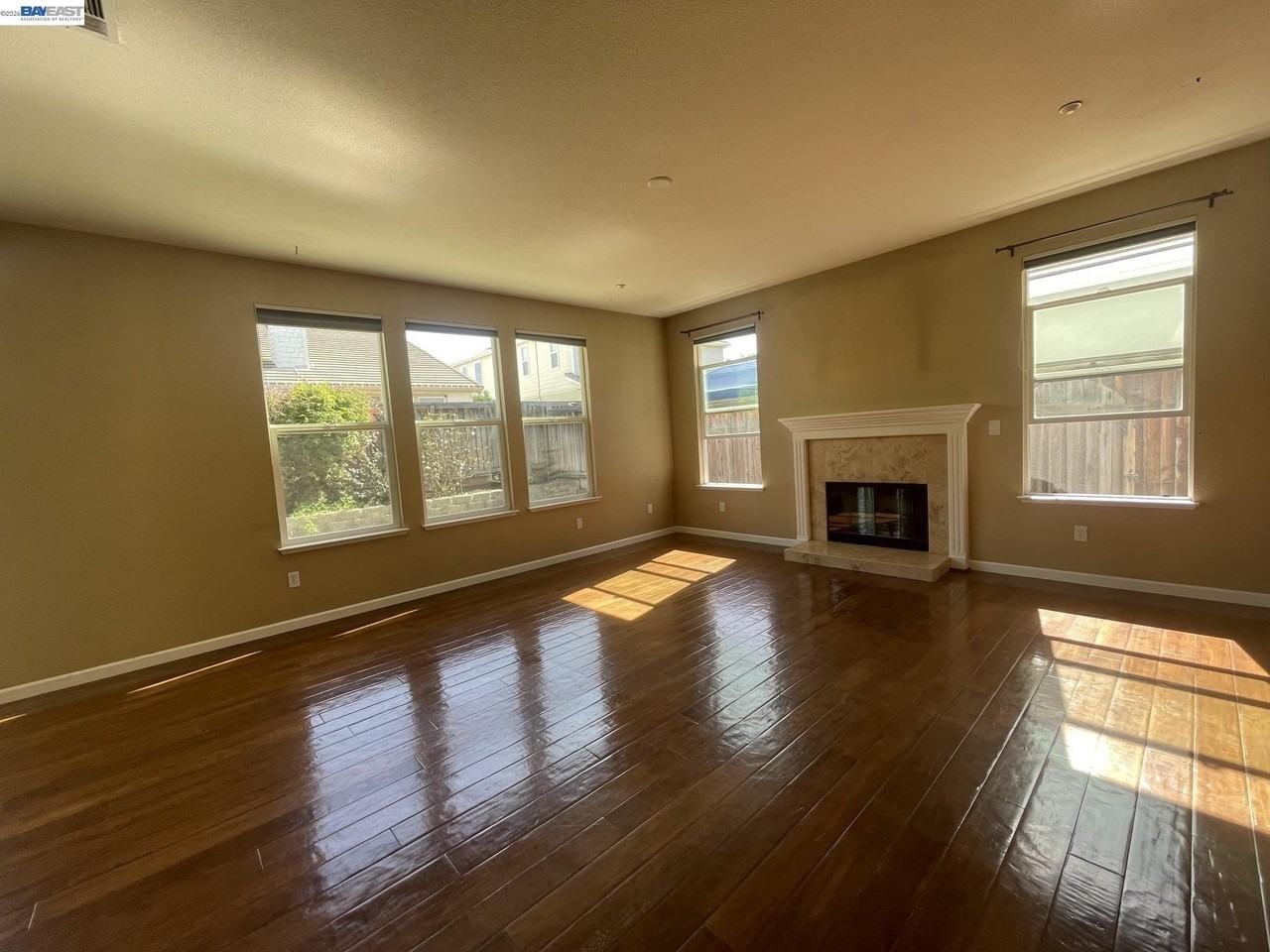 1669 Marina Way - Photo 6 of 37