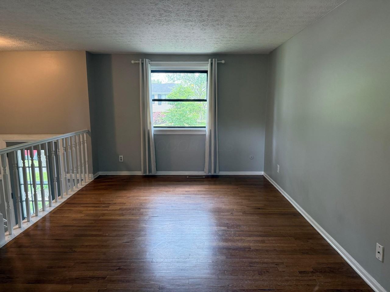 2348 Warfield Dr - Photo 2 of 27