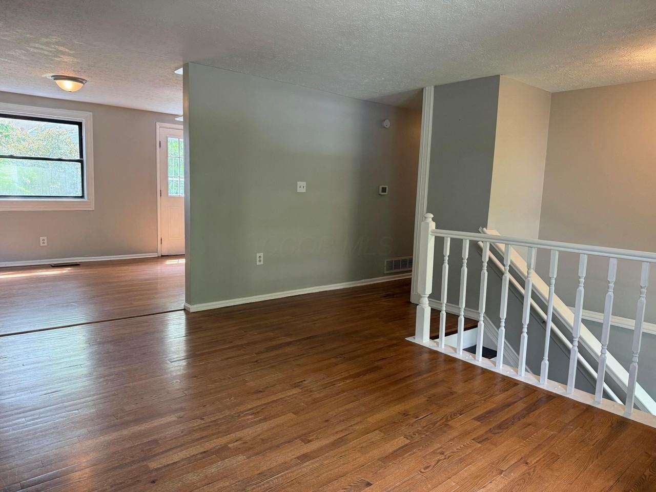 2348 Warfield Dr - Photo 4 of 27
