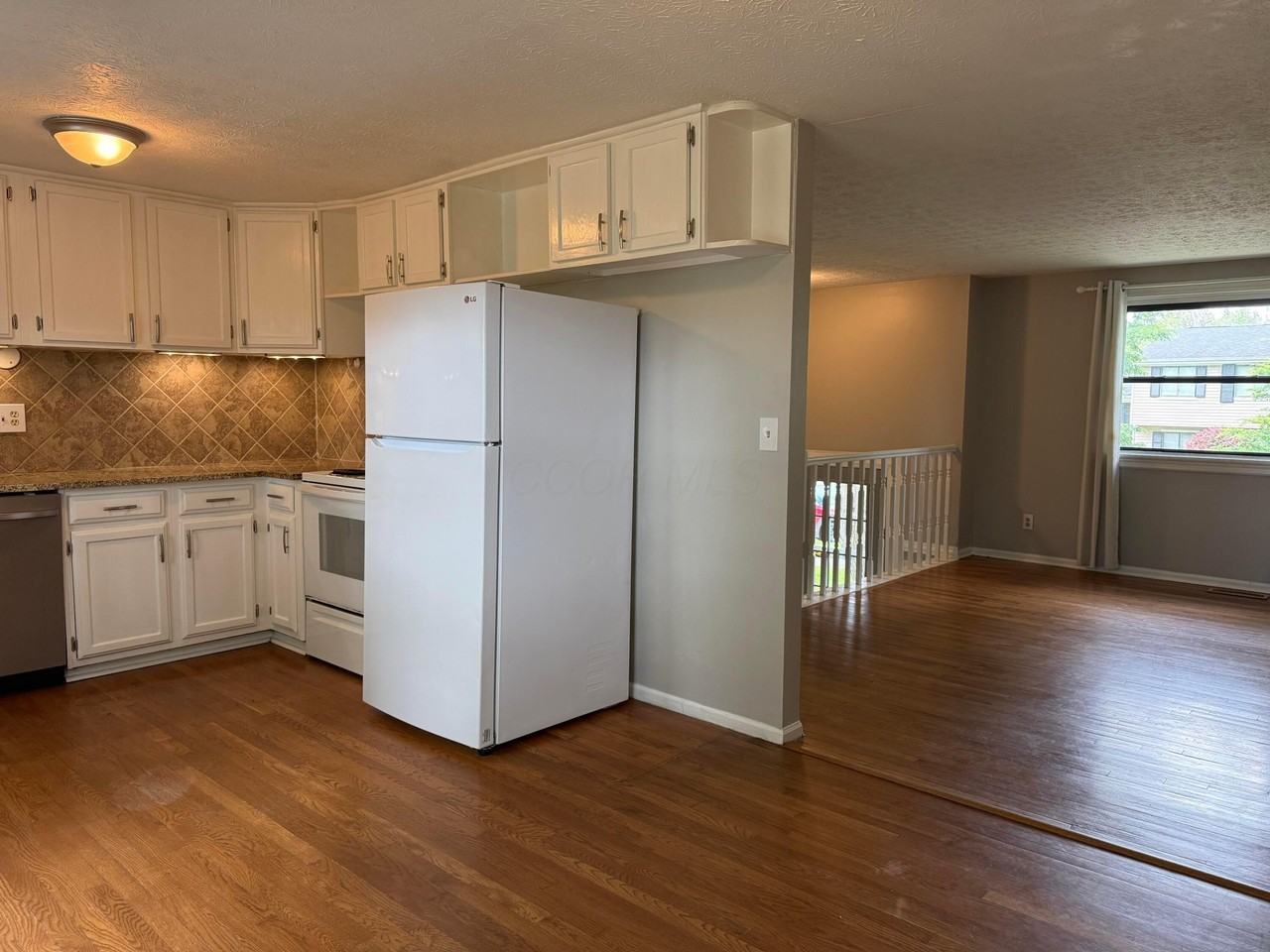 2348 Warfield Dr - Photo 7 of 27
