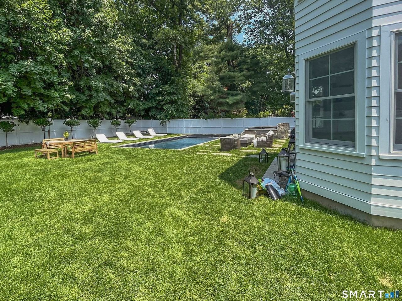 28 Oak St - Photo 7 of 40