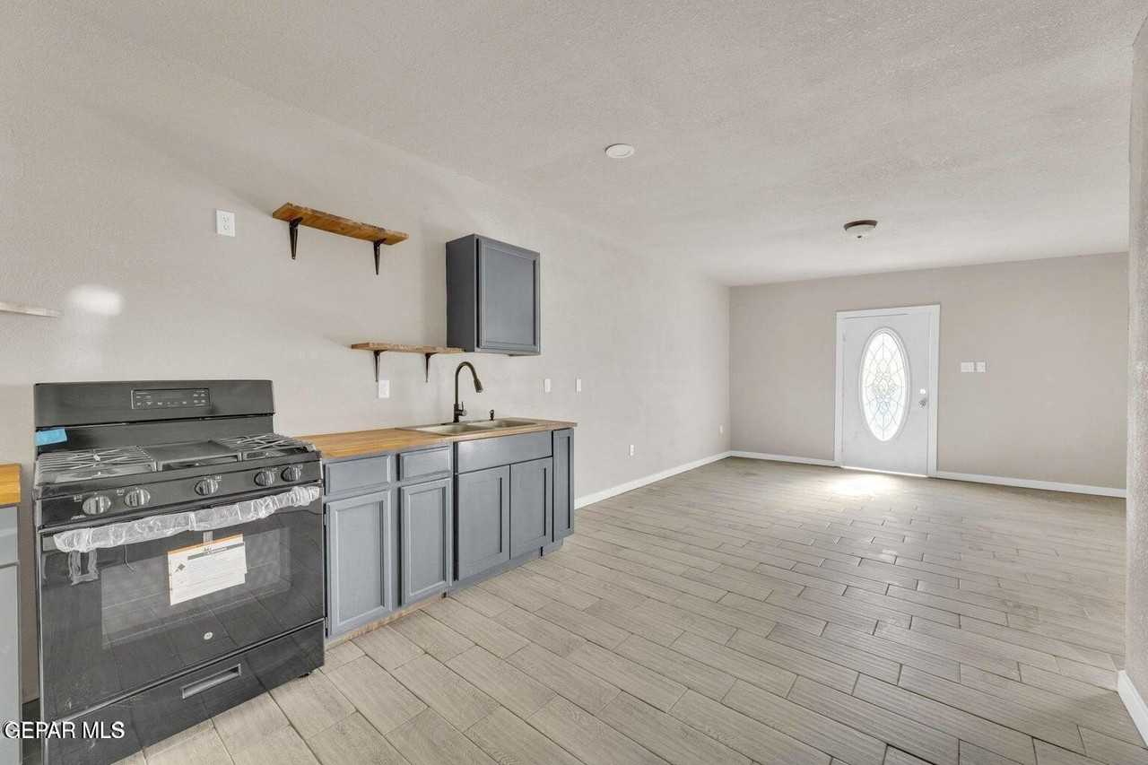 8827 Mount Elbert Dr #4 - Photo 5 of 9
