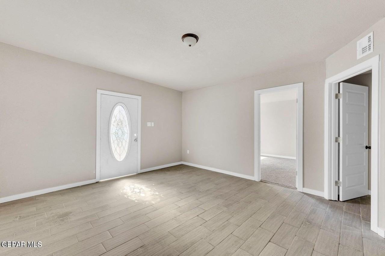8827 Mount Elbert Dr #4 - Photo 6 of 9