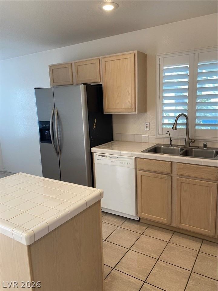 7004 Rotunda Ct - Photo 3 of 15