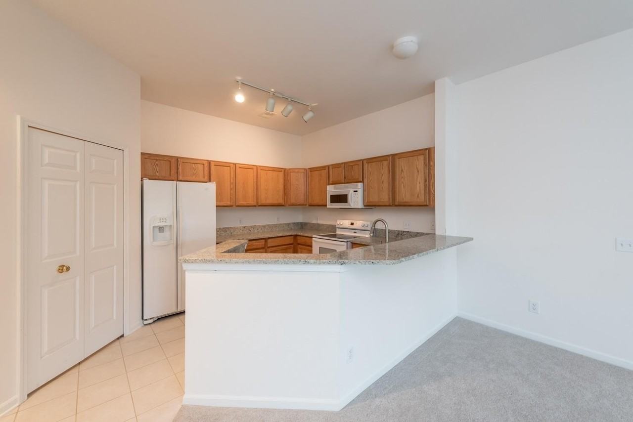2800 S Knightsbridge Cir - Photo 4 of 30
