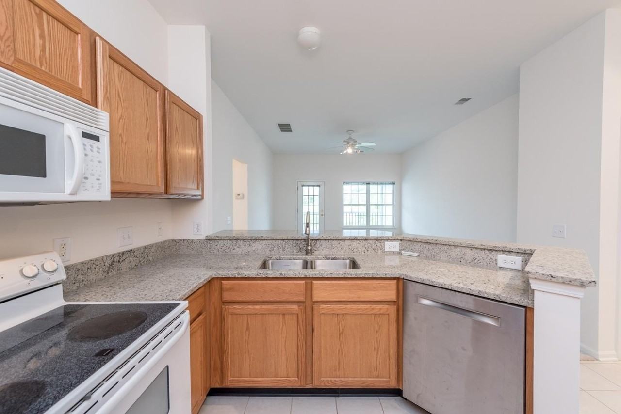 2800 S Knightsbridge Cir - Photo 6 of 30