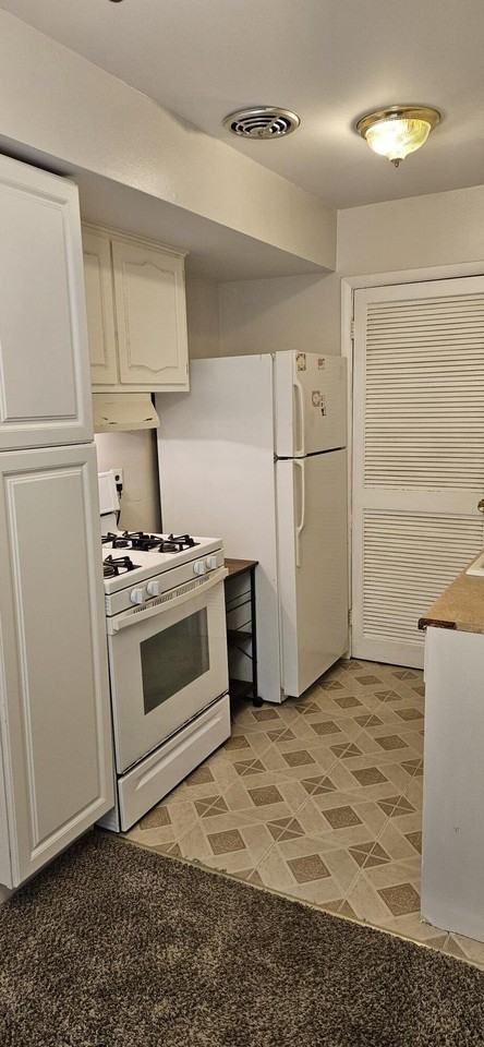 20016 Village Green Ct - Photo 6 of 12