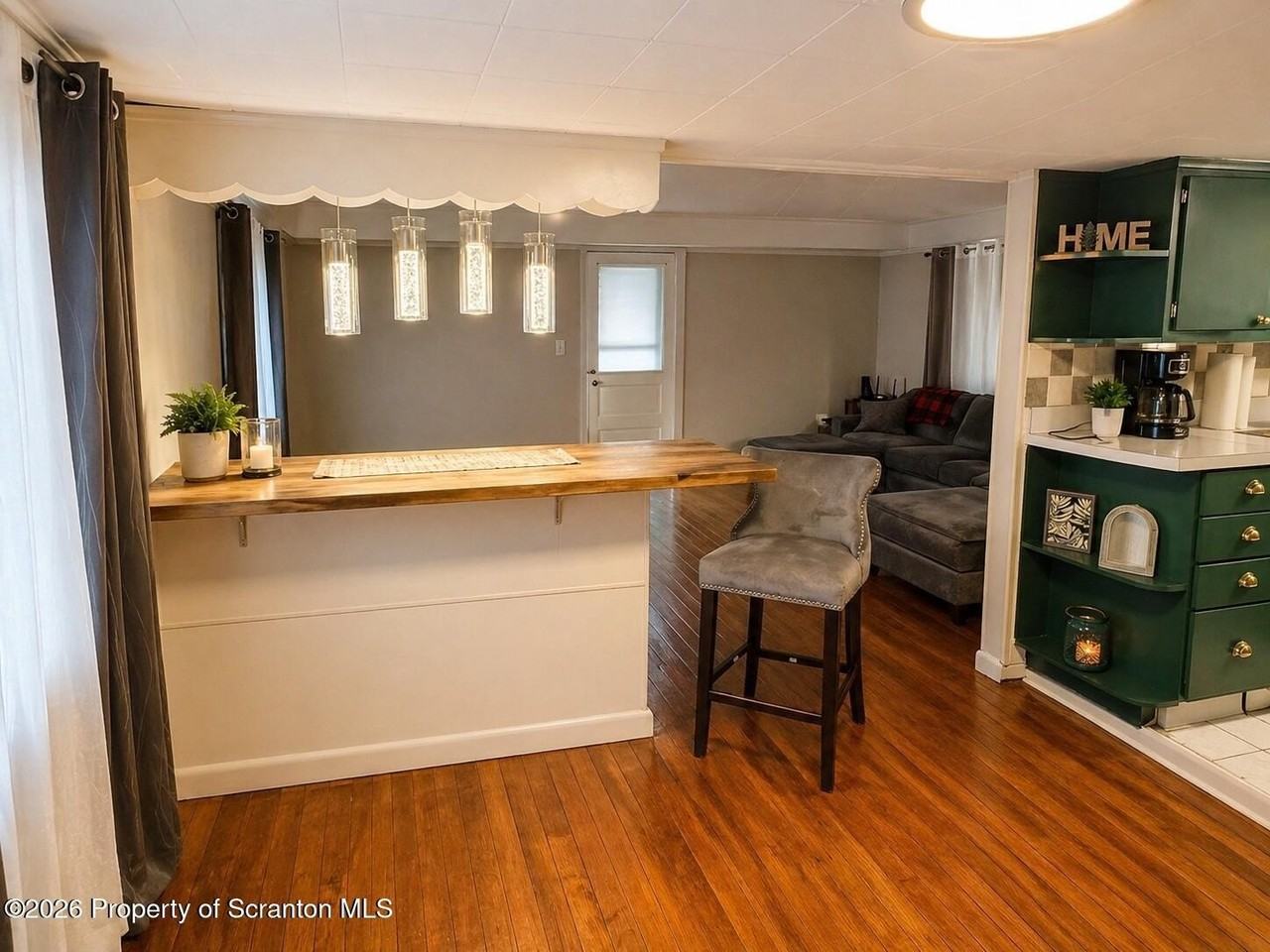 83 Spring St - Photo 4 of 9