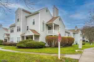 featured image of 14 Homestead Ln