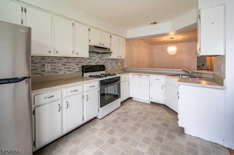 14 Homestead Ln - Photo 3 of 19
