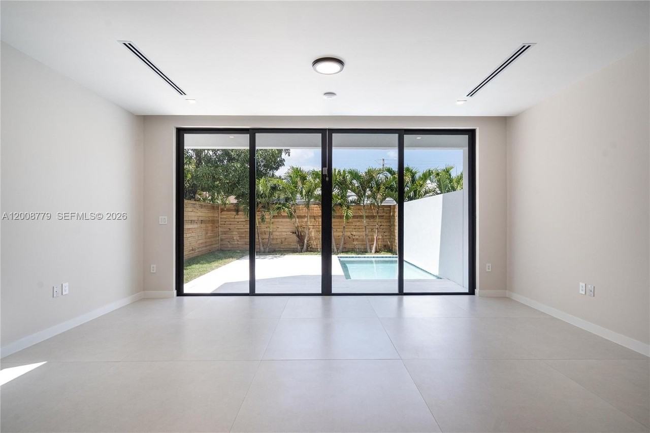 12412 Sw 23rd Ter - Photo 4 of 50