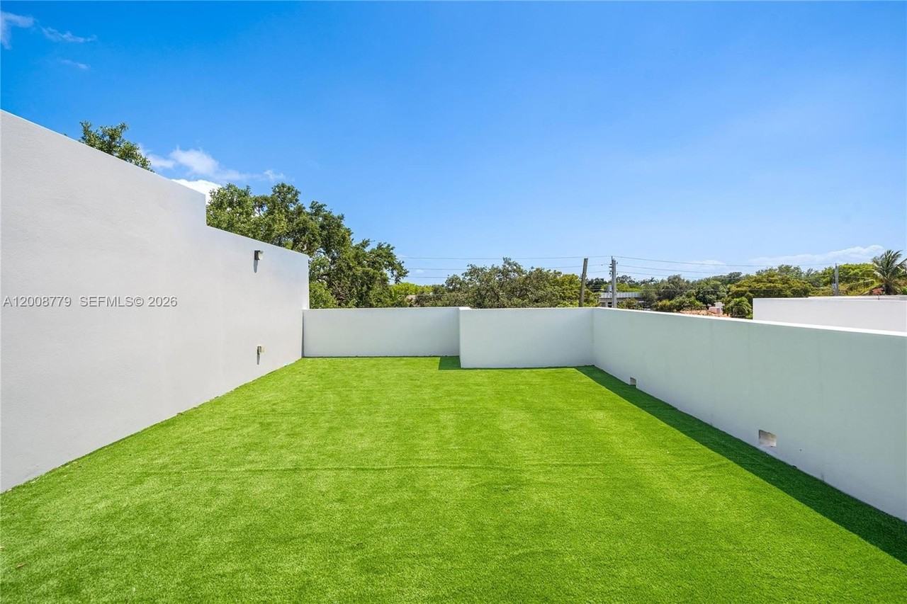 12412 Sw 23rd Ter - Photo 5 of 50