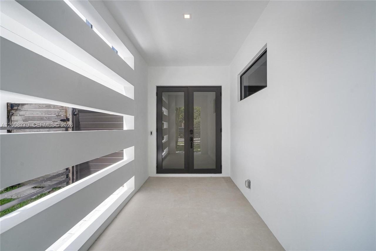 12412 Sw 23rd Ter - Photo 6 of 50