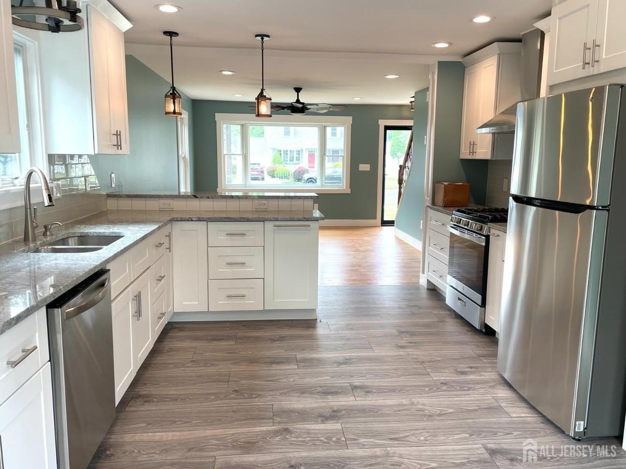 16 Robert Cir - Photo 3 of 16