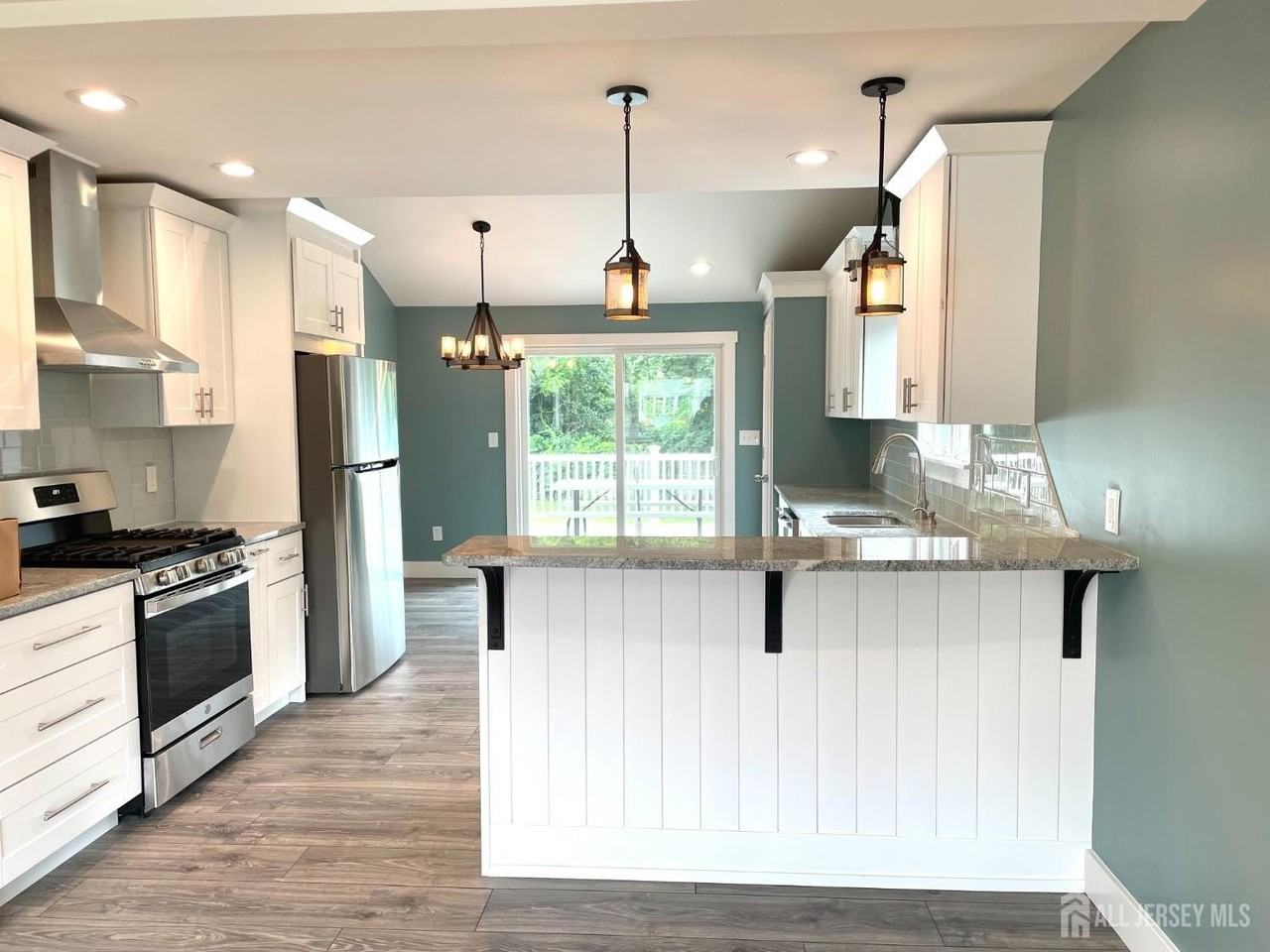16 Robert Cir - Photo 4 of 16