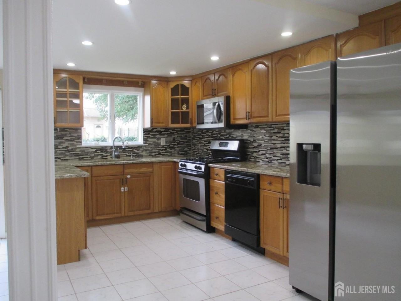 14 New Dover Rd - Photo 5 of 33