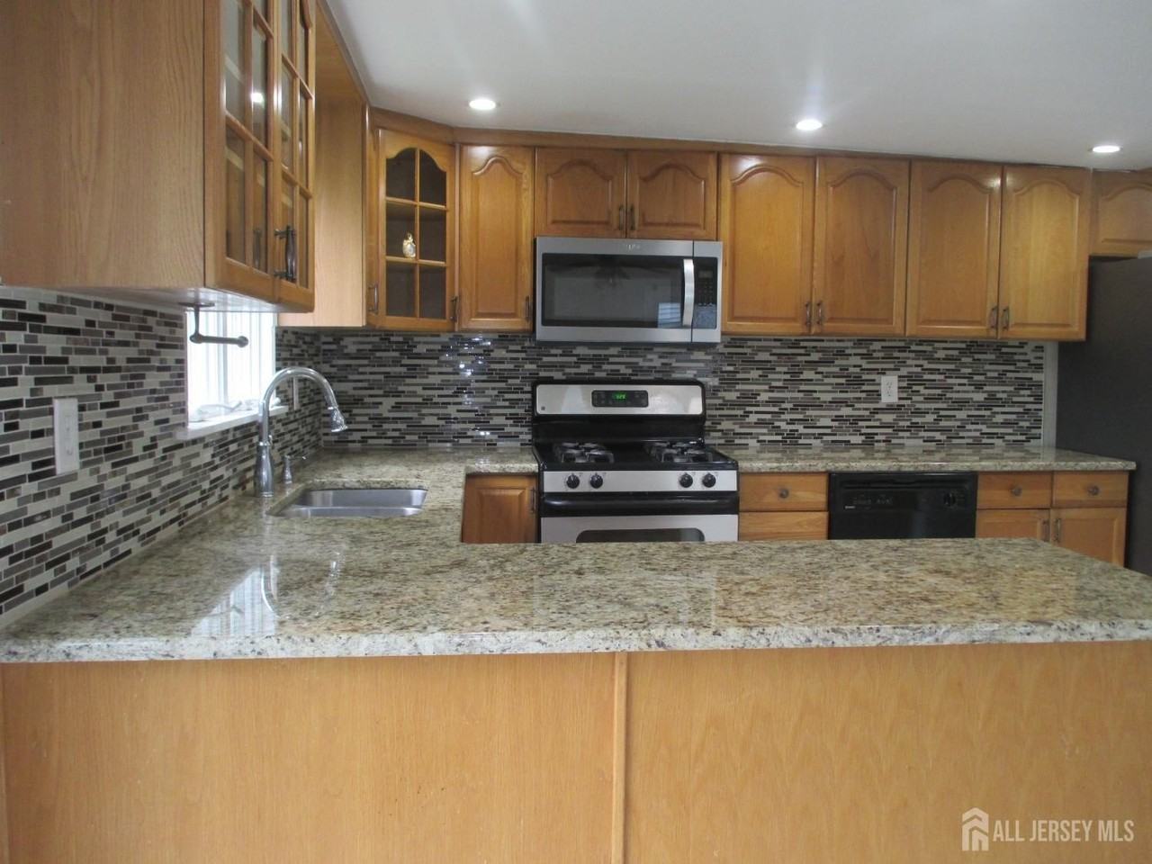 14 New Dover Rd - Photo 6 of 33