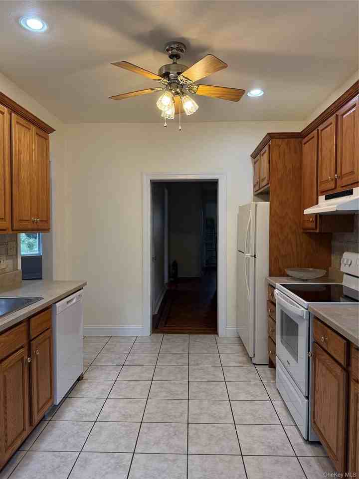 11 Grand St #B - Photo 4 of 34