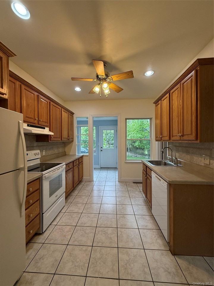 11 Grand St #B - Photo 5 of 34