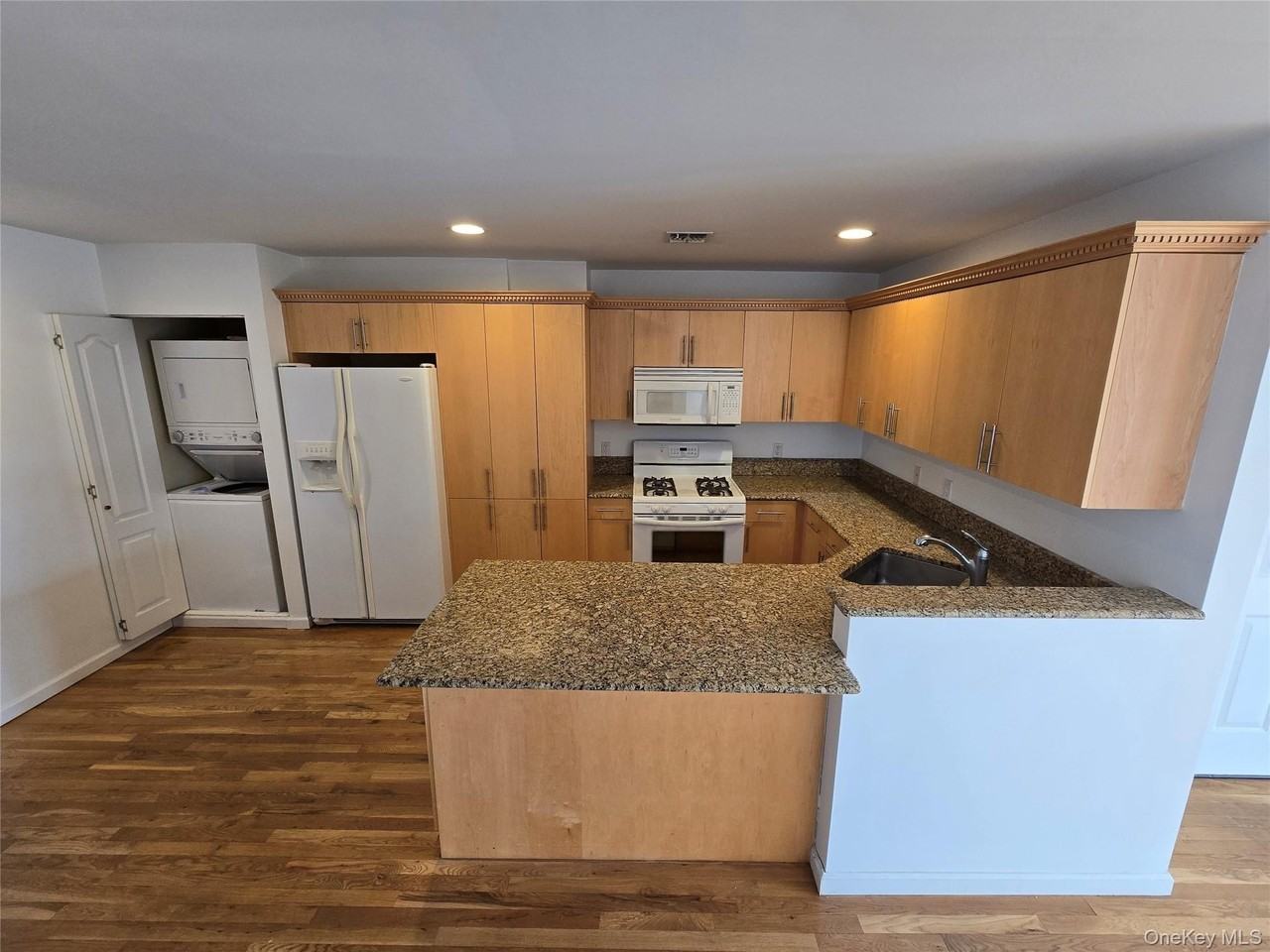 269 E Broadway #24 - Photo 5 of 12