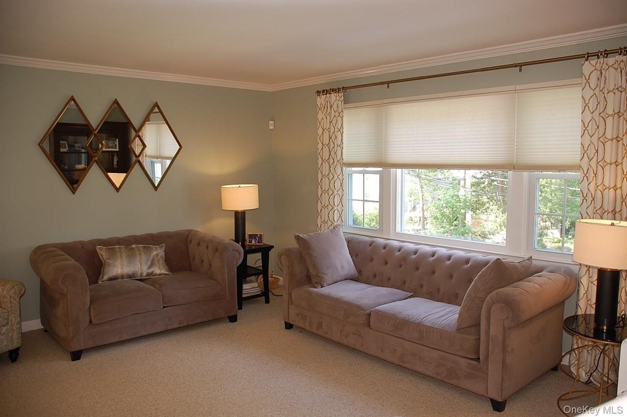 18 Coralyn Ave - Photo 3 of 28
