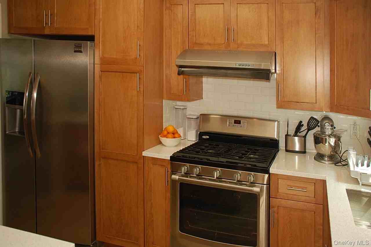 18 Coralyn Ave - Photo 6 of 28