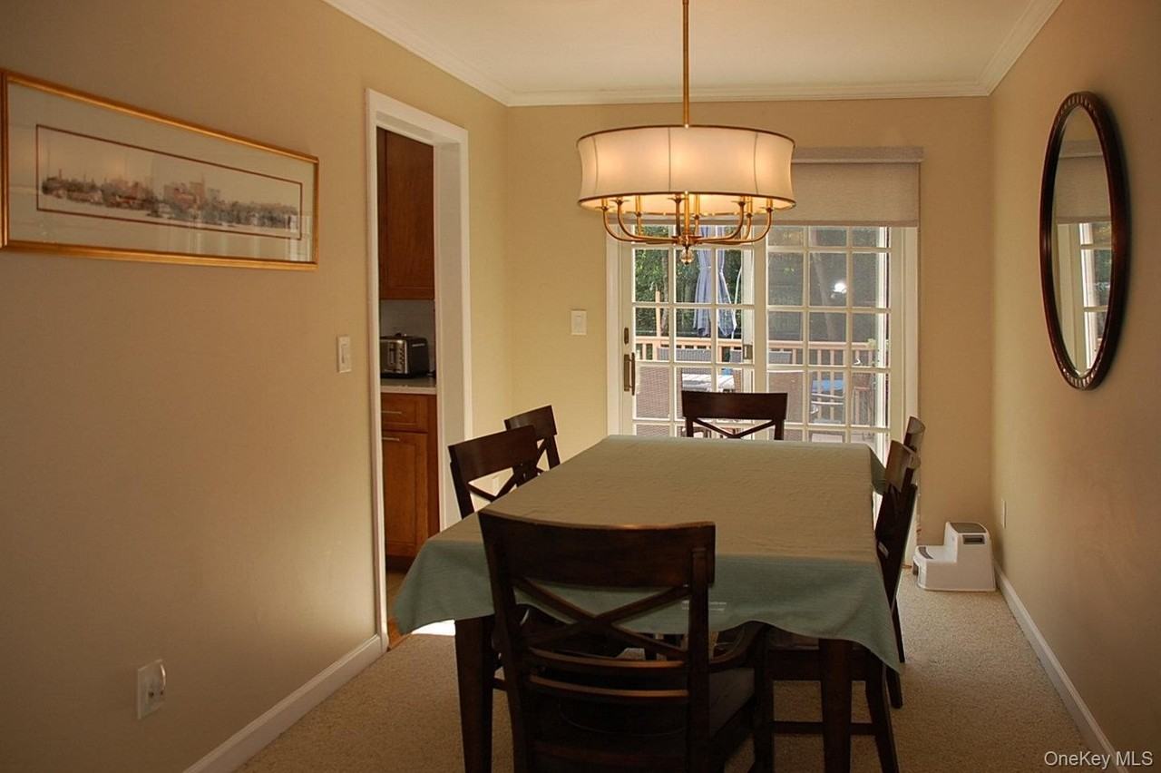 18 Coralyn Ave - Photo 7 of 28