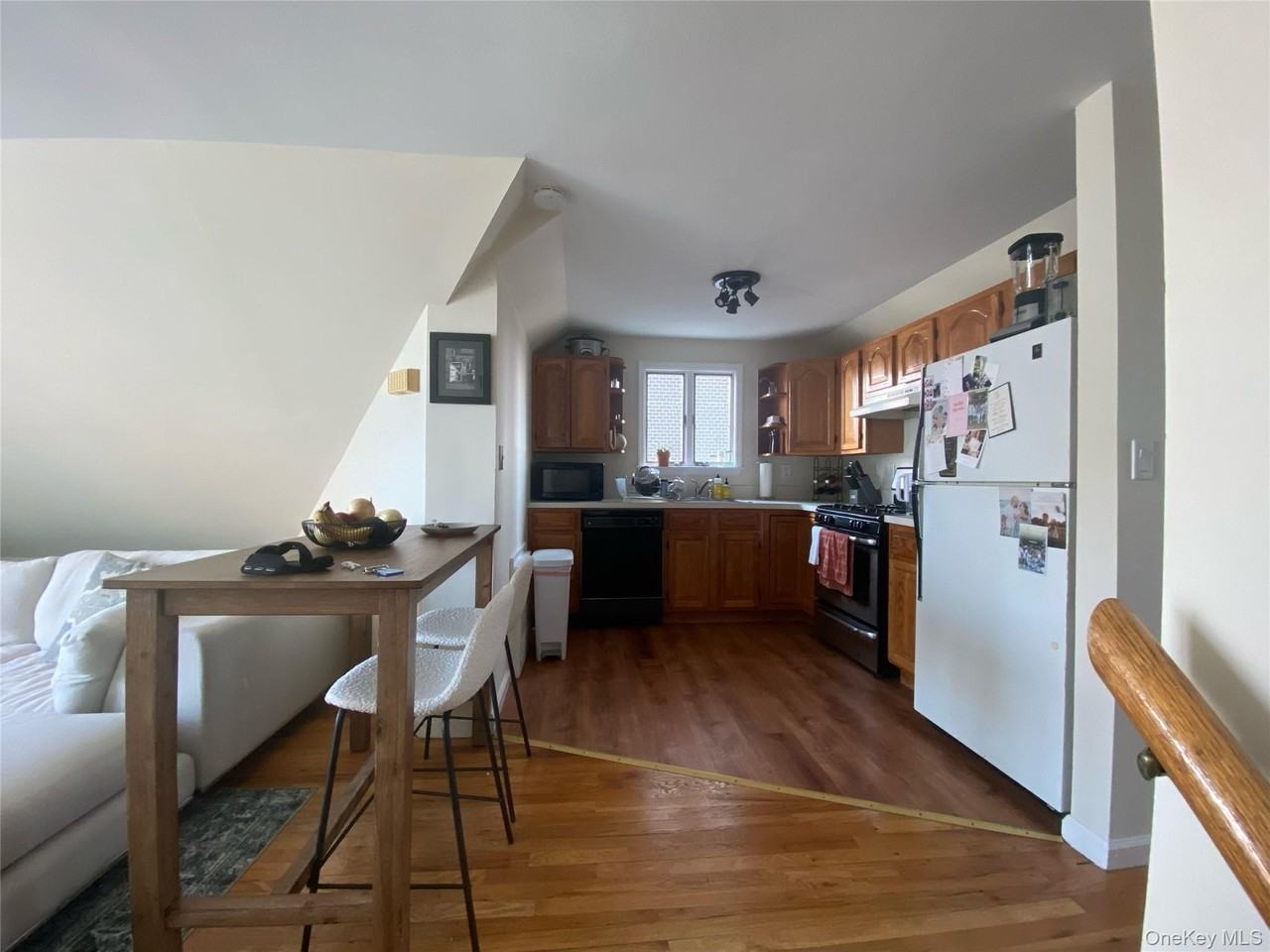611 W Broadway - Photo 4 of 11